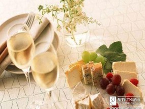 ​白葡萄酒配什么甜品(白葡萄酒配什么菜)